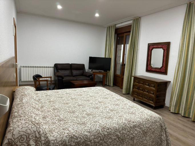 Others 5, Hostal Aribel Longinos, Madrid