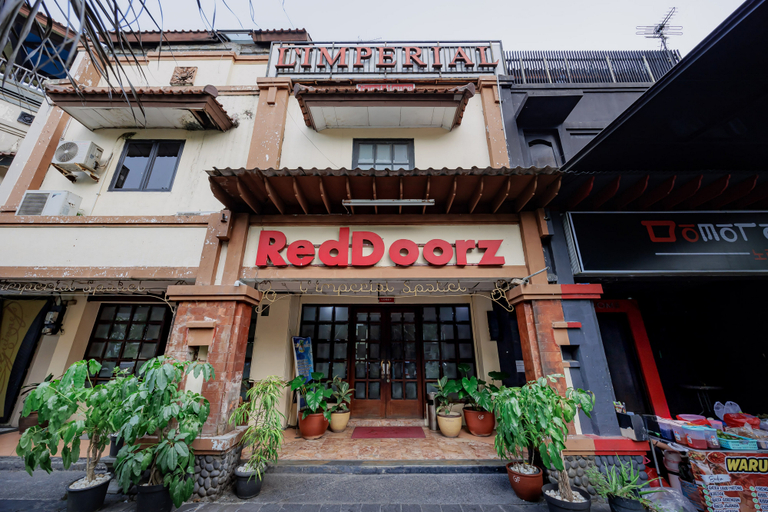 Exterior & Views 2, RedDoorz near WaterBoom Lippo Cikarang, Cikarang
