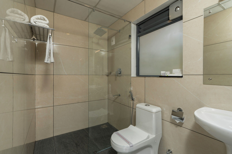 Bathroom, Btown Resort Kochi, Ernakulam