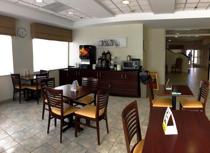Food & Drinks 5, Spark By Hilton Lynchburg, Lynchburg