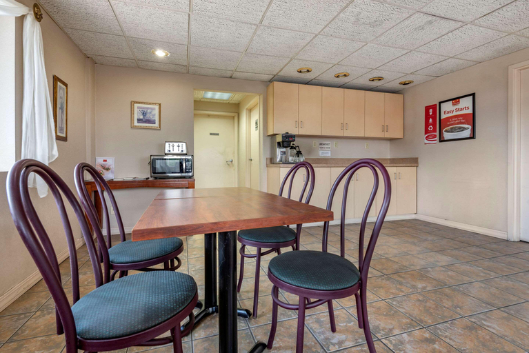 Others 4, Econo Lodge Dewitt I-90, Onondaga