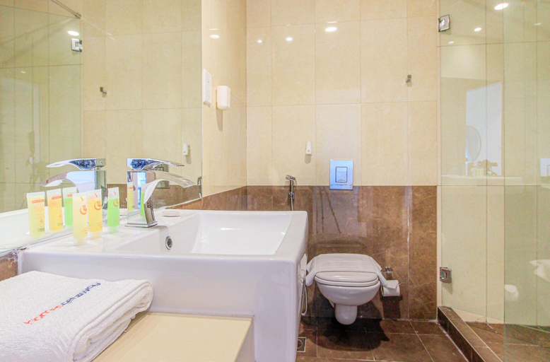 Bathroom, Chic 1BR Iris Amber Al Jaddaf, Dubai