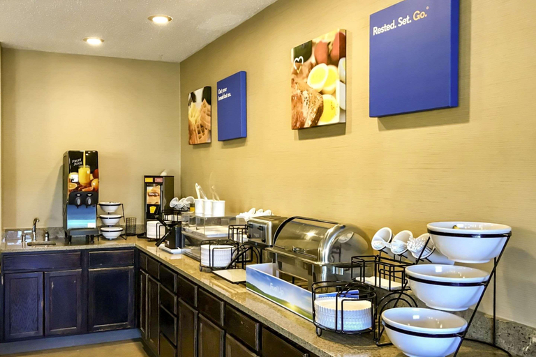 Food & Drinks 5, Comfort Inn Hobart-Merrillville, Lake
