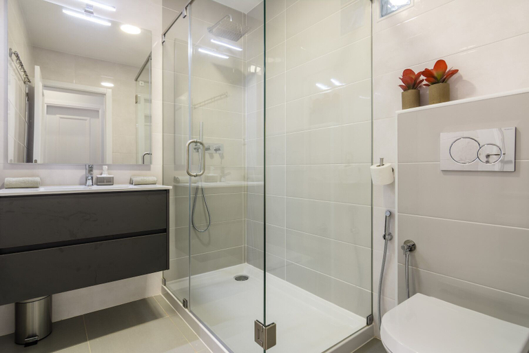 Bathroom 3, Penha1 · Lisbon's Charming and Bright Apartment, Lisbon