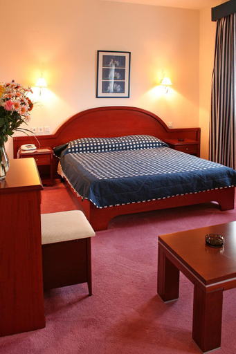 Bedroom 2, Kornilios Istron Hotel, Central Macedonia
