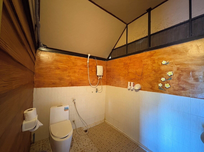 Bathroom 5, Phi Phi Ingphu Viewpoint Hotel, Mueang Krabi
