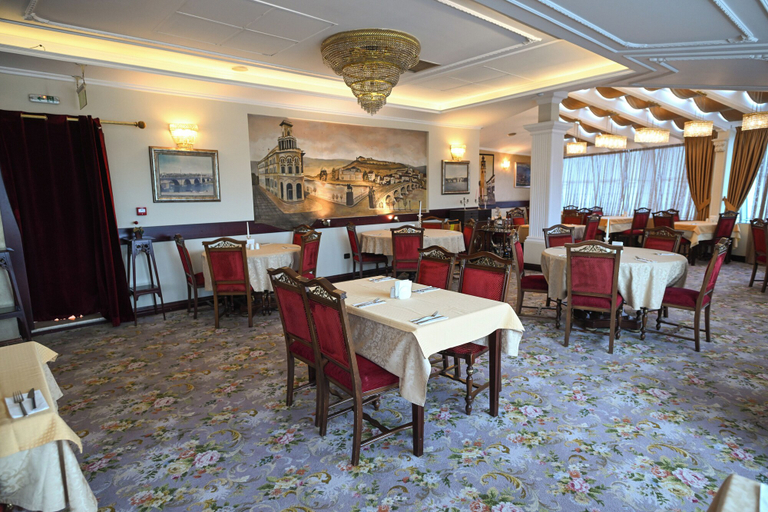 Food & Drinks 5, Stone Bridge Hotel
