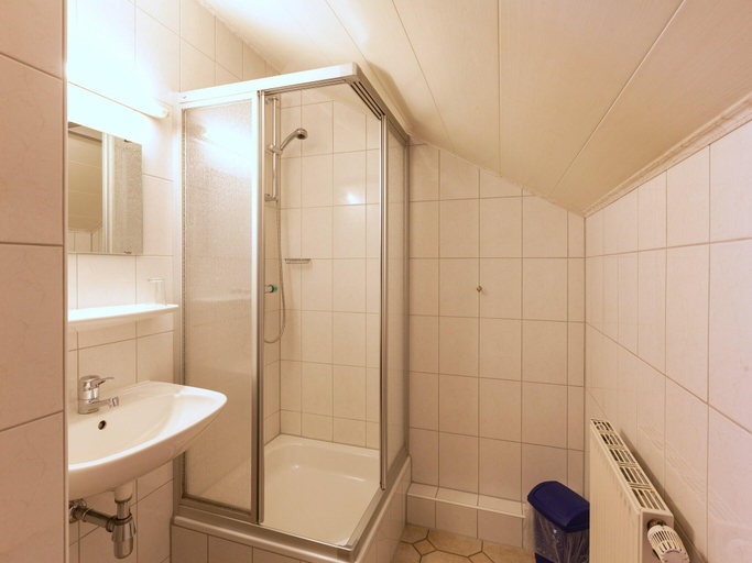 Bathroom 3, Ferienhaus mit Terrasse in Schirgiswalde, Bautzen