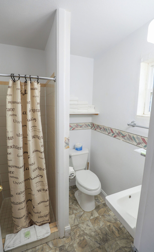 Bathroom 3, Condon Motel, Gilliam