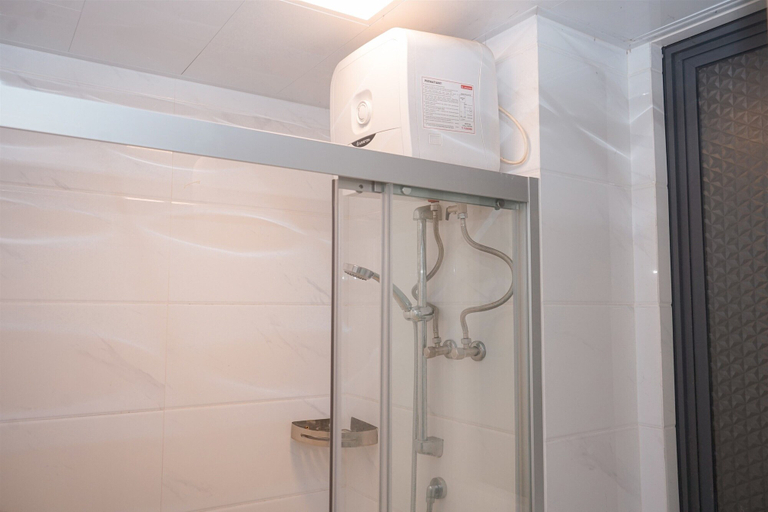 Bathroom 3, Best Deal and Comfortable 2BR Sky House BSD Apartment, South Tangerang