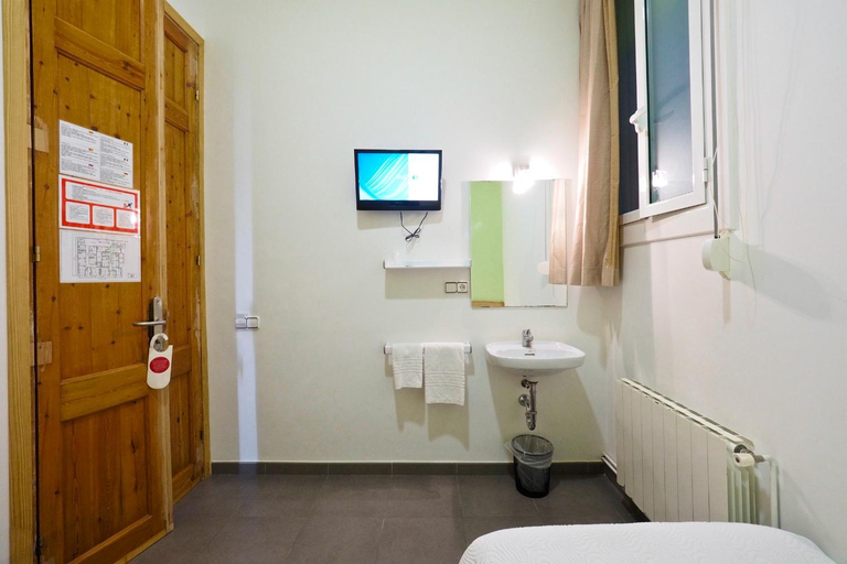 Bedroom 2, Pension Peiro, Barcelona