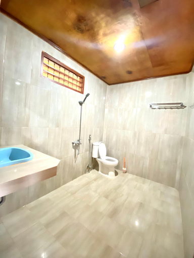 Bathroom 12