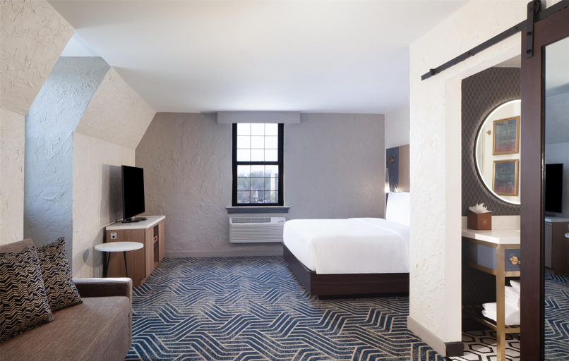 Bedroom 4, Hotel Royer Urbana Champaign, Tapestry Collection by Hilton, Champaign