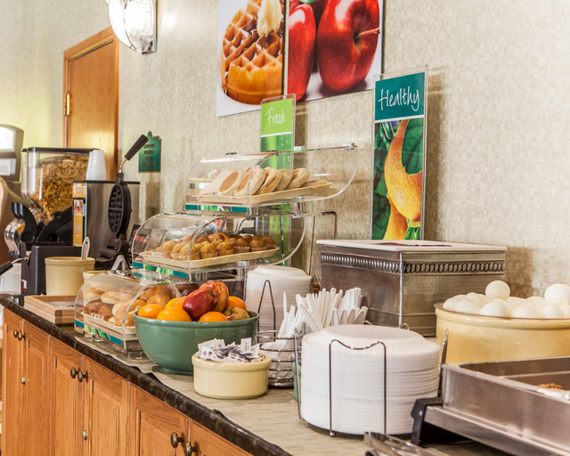 Food & Drinks 5, Quality Inn Ledgewood - Dover, Morris