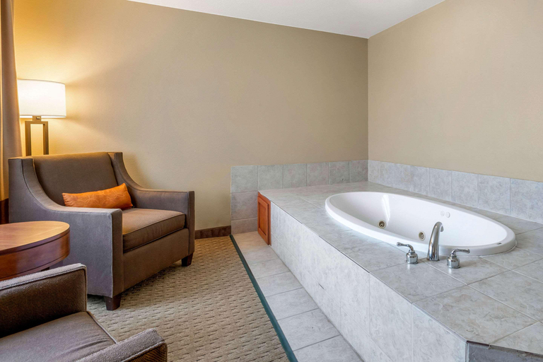 Bathroom 4, Comfort Suites Burlington, Des Moines