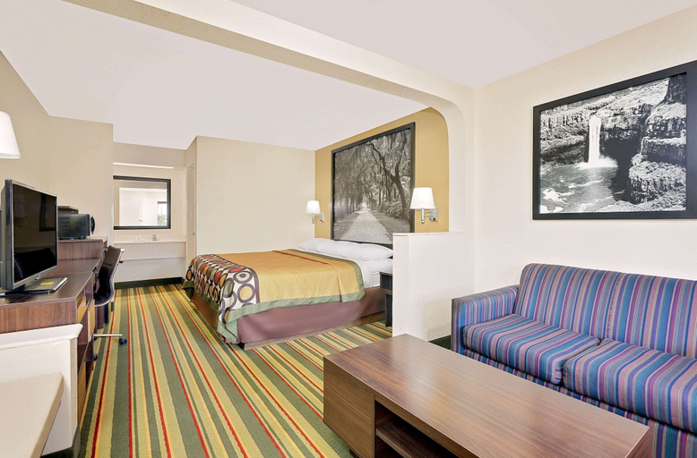 Bedroom 2, Super 8 By Wyndham Byron/South Macon, Peach