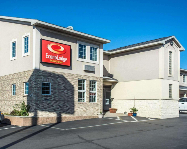 Exterior & Views 2, Econo Lodge Inn & Suites North Syracuse Airport, Onondaga