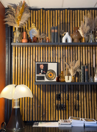 Public Area 3, Royal Hotel, Gard