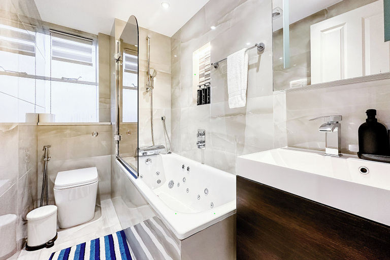 Bathroom 2, LONDONERS│Magnificent Londoner, London