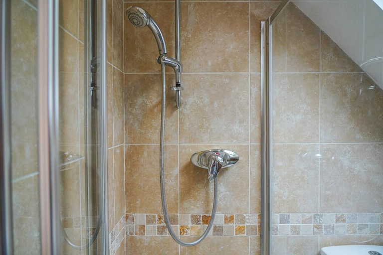 Bathroom 2, Luxury 4-bed in Oxford with 2x parking & garden, Oxfordshire
