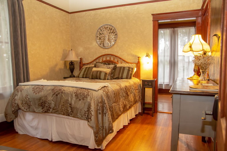 Bedroom 2, Oakland Manor House, Orange