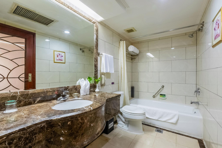 Bathroom 4, Yong Xing Garden Hotel, Beijing
