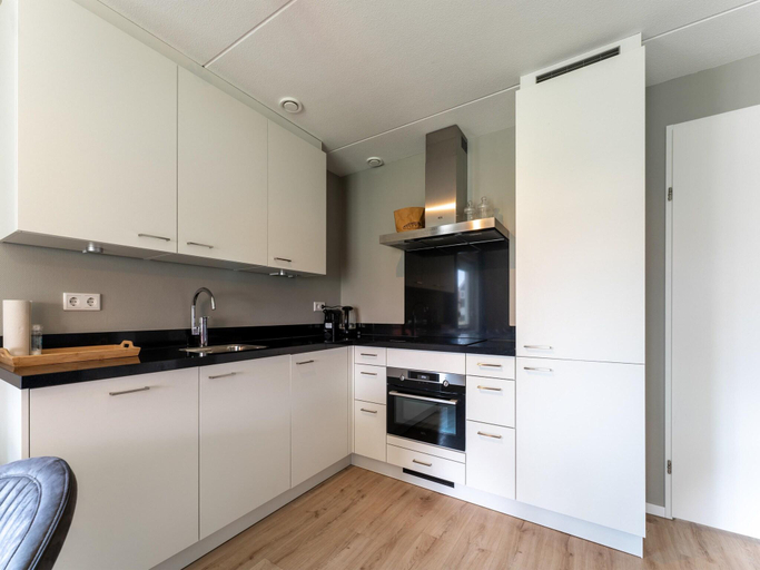 Others 5, Seaside Comfort Near Scherpenisse, Tholen