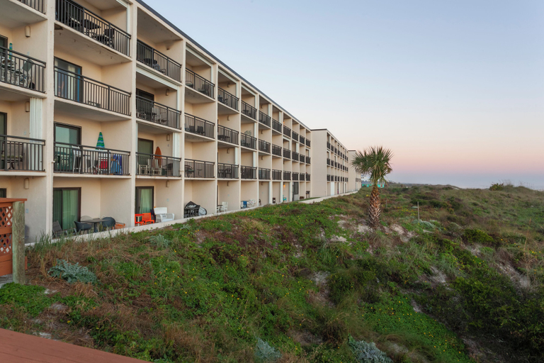 Exterior & Views 2, Beacher's Lodge Oceanfront Suites, Saint Johns