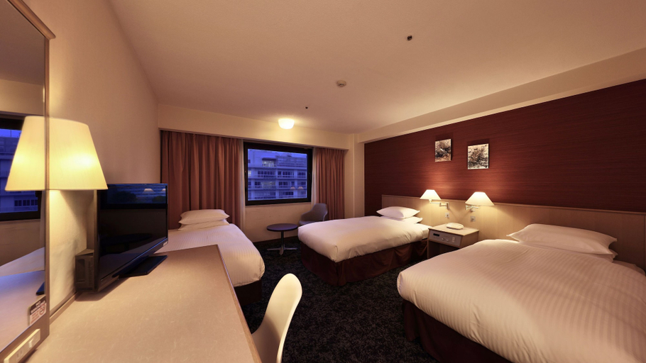Bedroom 4, MINAMISENRI Crystal Hotel, Suita