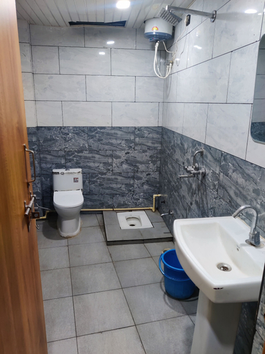 Bathroom, Hotel Doon Lotus, Dehradun