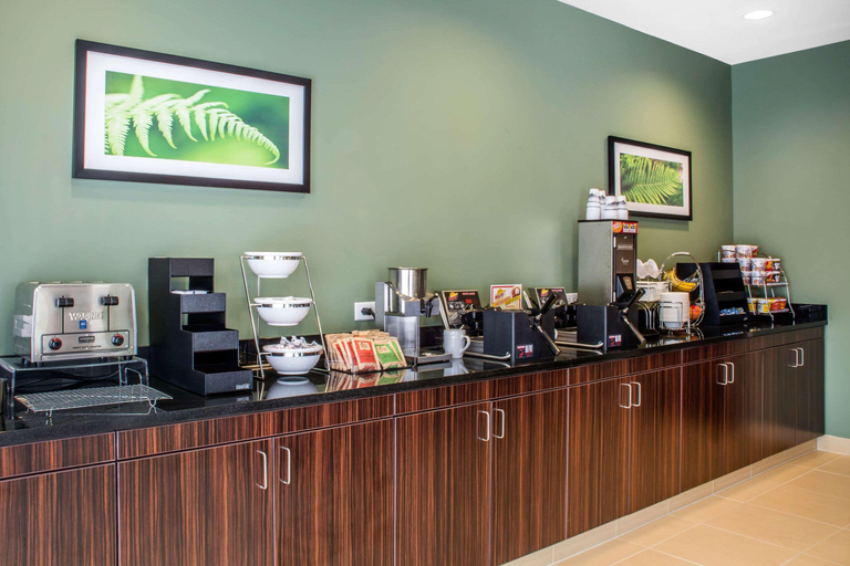 Food & Drinks 5, Sleep Inn & Suites Airport, Onondaga