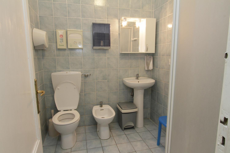 Bathroom 5, Hotel Barone, Genova