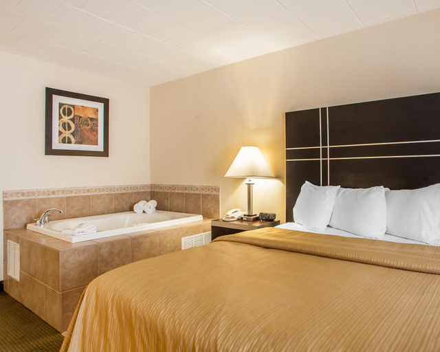 Bedroom 3, Quality Inn Ledgewood - Dover, Morris