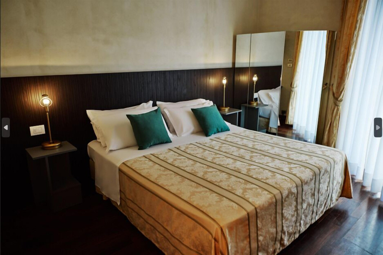 Bedroom 3, Hotel Negresco, Rimini