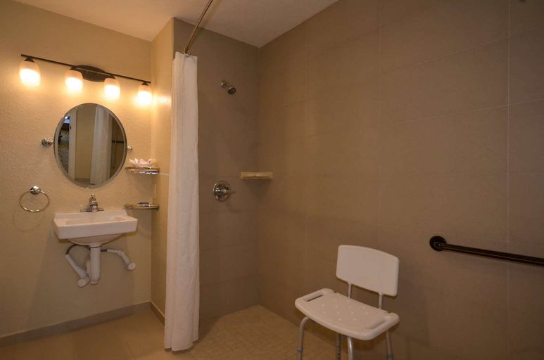 Bathroom 4, Best Western The Inn & Suites Pacific Grove, Monterey