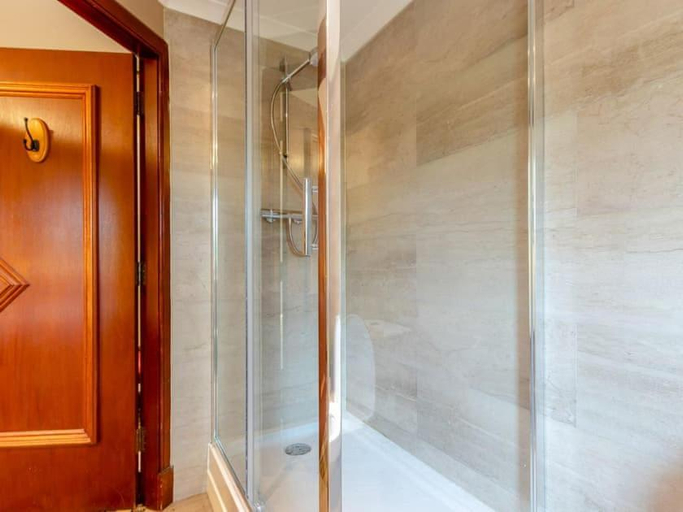 Bathroom 5, Dalgarven spa venue, North Ayrshire