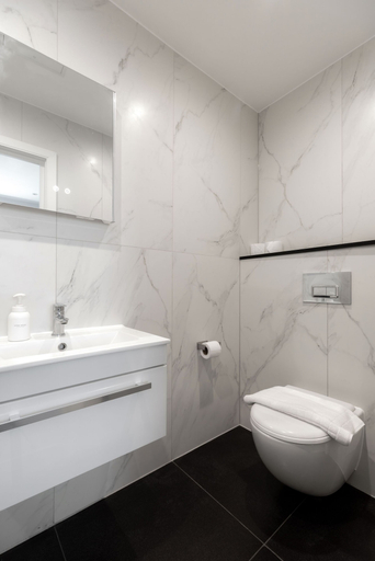 Bathroom 4, South Kensington Apartments, London
