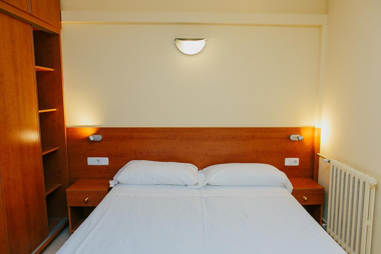 Bedroom 4, Aparthotel Bertran, Barcelona