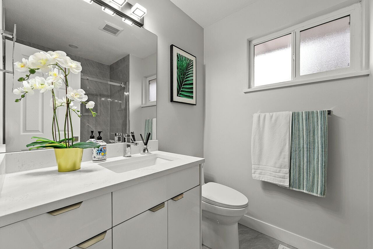 Bathroom 4, Vancouver Lake City Way Guesthouse, Greater Vancouver
