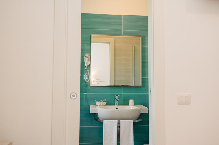 Bathroom 2, Hotel Sfinalicchio, Foggia
