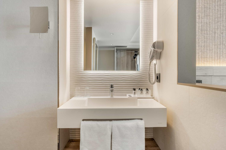 Bathroom 4, Hotel Metropol, Girona