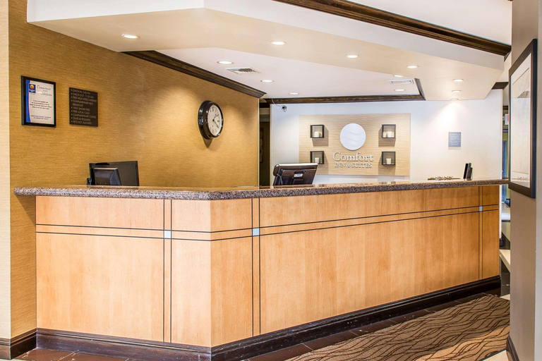 Public Area 2, Comfort Inn & Suites Meriden East, New Haven