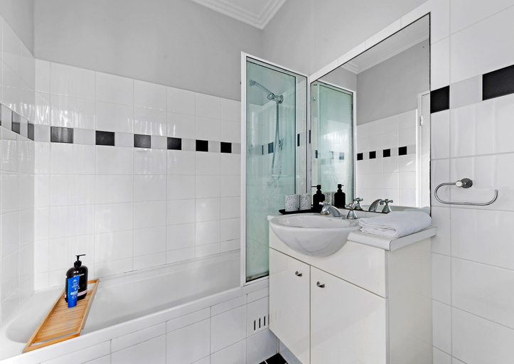 Bathroom, Kozyguru | Cronulla | 1 Bed Apt Next To Beach, Sutherland Shire - East
