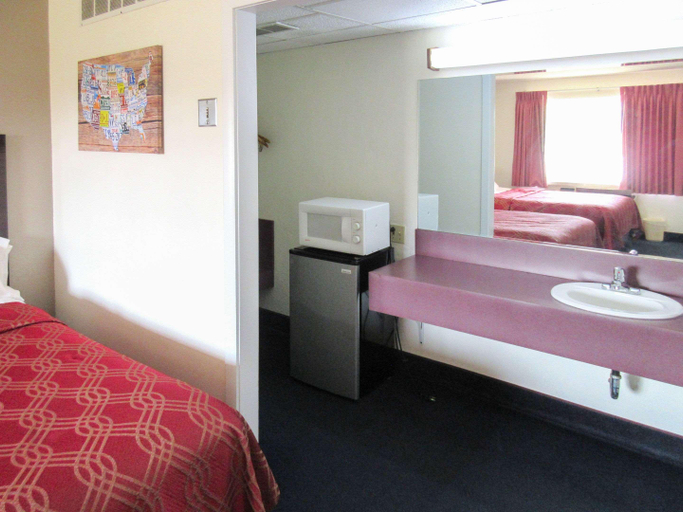 Bedroom 3, Econo Lodge Cameron Area, De Kalb