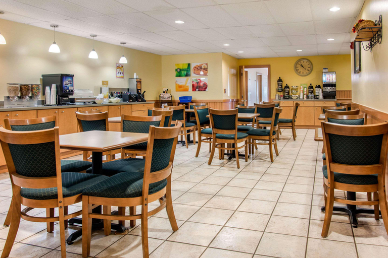 Food & Drinks 5, Quality Inn at Bangor Mall, Penobscot