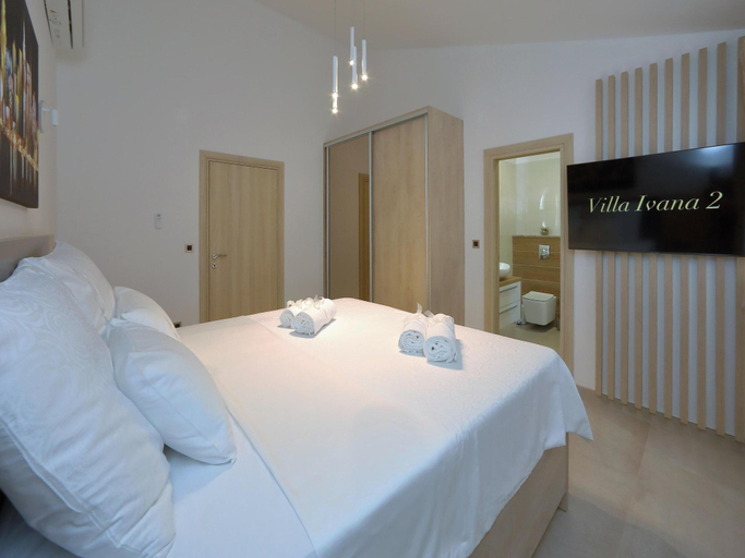 Others 4, Villa in Starigrad with heated pool, Starigrad