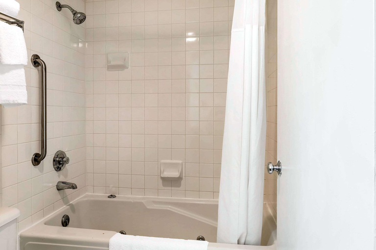 Bathroom 4, Quality Inn London Area, Laurel