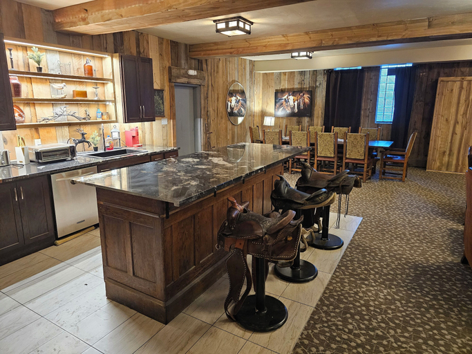 Food & Drinks 4, Eaglescape Suites and Event Center, Custer