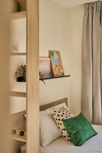 Bedroom 5, The Carabanchel Episode, Madrid