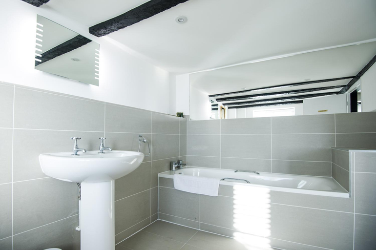 Bathroom 3, Cowdray Lodge B&B rooms, West Sussex